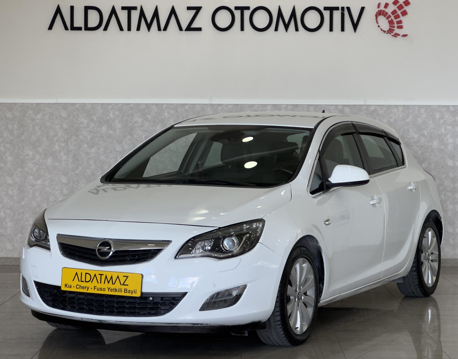 Opel Astra 1.4 T COSMO